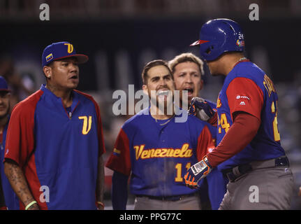 Homerun de Miguel Cabrera en la parte alta de la novena entrada que rappresentanouna la carrera 3 por 2 de italia, duranti el partido de desempate Italia vs Foto Stock