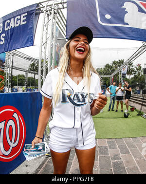 Aspetti del Fan Fest di maggiori campionati di Besbol tenuto in piazza monumentale di Monterrey Nuevo Leon, prima della serie in Messico con il fare Foto Stock