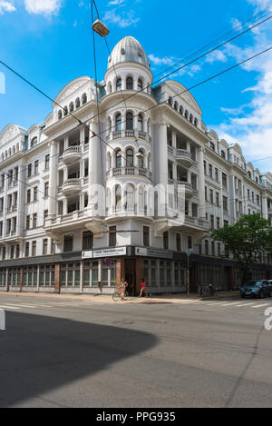 Riga Corner House, vista l'ex sede del KGB polizia segreta sovietica (Brivibas Iela 69) nel centro di Riga, Lettonia. Foto Stock