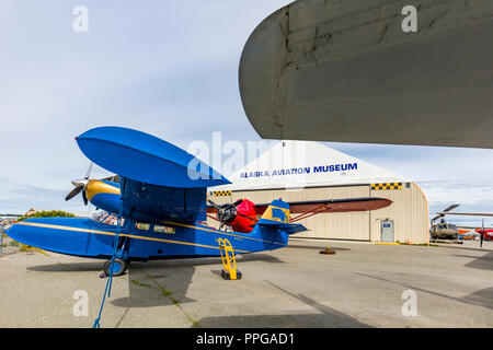 Viste Exteriorr dell'Alaska Aviation Museum si trova sul Lago di cappa ad Anchorage in Alaska Foto Stock