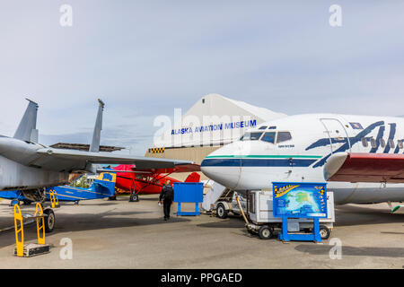 Viste Exteriorr dell'Alaska Aviation Museum si trova sul Lago di cappa ad Anchorage in Alaska Foto Stock