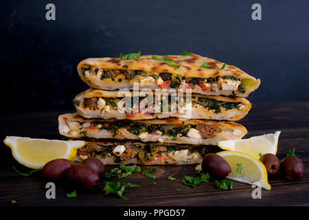 Stile turco Gozleme (tortini di carne) Foto Stock