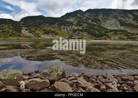 Lago di montagna Rila Foto Stock