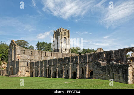 Fountains Abbey, North Yorkshire, un sito Patrimonio Mondiale dell'UNESCO - resti ben conservati di un monastero cistercense Foto Stock