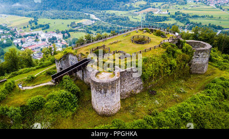 Tolmin Castello o castello sul Kozlov rob, al di sopra di Tolmino, Slovenia Foto Stock