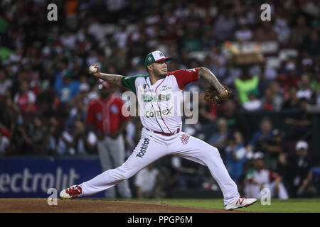 Héctor Velázquez lanciatore de Mexico, duranti el partido final de la Serie del Caribe en el Nuevo Estadio de los Tomateros en Minatitlan, Messico, Martes Foto Stock