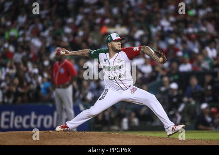 Héctor Velázquez lanciatore de Mexico, duranti el partido final de la Serie del Caribe en el Nuevo Estadio de los Tomateros en Minatitlan, Messico, Martes Foto Stock