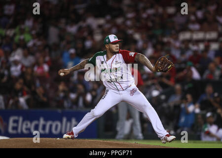 Héctor Velázquez lanciatore de Mexico, duranti el partido final de la Serie del Caribe en el Nuevo Estadio de los Tomateros en Minatitlan, Messico, Martes Foto Stock