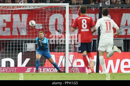 Firo: 25.09.2018 Fuvuball, calcio: 1.Bundesliga FC Bayern Monaco - FC Augsburg, portiere Manuel Neuer, FC Bayern Monaco, Monaco | Utilizzo di tutto il mondo Foto Stock