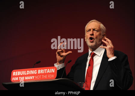 Liverpool, in Inghilterra. 26 Settembre, 2018. Jeremy Corbyn MP, leader del partito laburista offre il suo leader il discorso alla conferenza sulla sessione finale del partito laburista conferenza annuale presso la ACC Centro Conferenze. Kevin Hayes/Alamy Live News Foto Stock