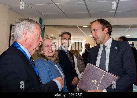 Budleigh, Inghilterra. Il 25 settembre 2018. Il segretario di Stato per la salute Matt Hancock visite il Budleigh Hub. Credito: Peter Bowler/Alamy Live News. Foto Stock