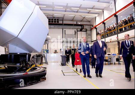 Hengelo, Paesi Bassi. 26 Sep, 2018. Re Willem-Alexander dei Paesi Bassi a hightechbedrijf Thales in Hengelo, il 26 settembre 2018, per partecipare alla conferenza annuale di organizzazione in rete De Maatschappij in occasione del suo centocinquantesimo anniversario come una tecnologia fotografica città : Albert Nieboer/ Paesi Bassi OUT/point de vue OUT | Credit: dpa/Alamy Live News Foto Stock
