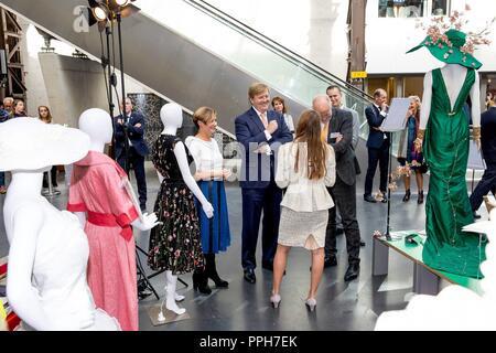 Hengelo, Paesi Bassi. 26 Sep, 2018. Re Willem-Alexander dei Paesi Bassi al De Gieterij van het ROC Twente in Hengelo, il 26 settembre 2018, per partecipare alla conferenza annuale di organizzazione in rete De Maatschappij in occasione del suo centocinquantesimo anniversario come una tecnologia fotografica città : Albert Nieboer/ Paesi Bassi OUT/point de vue OUT | Credit: dpa/Alamy Live News Foto Stock