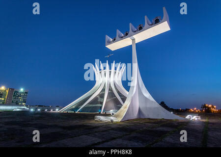 La Cattedrale di Brasilia di notte - Brasilia, Brasile Foto Stock