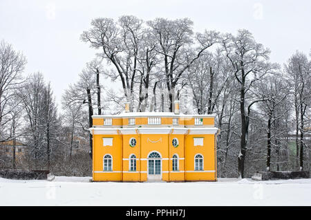 Carskoe Selo, San Pietroburgo, Russia - 27 gennaio 2015: la tomaia Bathhouse Pavilion di Catherine Park. Periodo invernale. Foto Stock