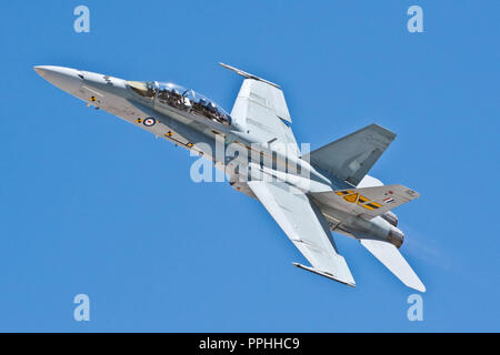 F/A-18 Hornet volare da Foto Stock