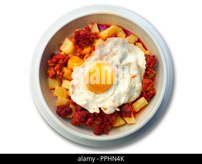 Cazuela abuela patate il salame chorizo e uova ricetta da Asturias Foto Stock