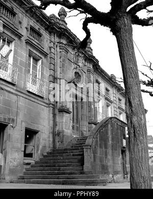 FACHADA DEL EDIFICIO ARCHIVO O LICEO CONSTRUIDO EN EL SIGLO XVIII - NEOCLASICISMO GALLEGO - attuale SEDE DEL AYUNTAMIENTO - B/N - años 50. Location: Edificio ARCHIVO O LICEO. La Coruña. Spagna. Foto Stock