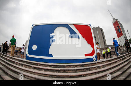 Aspetti del Fan Fest di maggiori campionati di Besbol tenuto in piazza monumentale di Monterrey Nuevo Leon, prima della serie in Messico con il fare Foto Stock