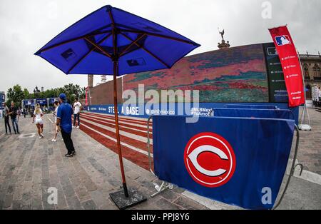 Aspetti del Fan Fest di maggiori campionati di Besbol tenuto in piazza monumentale di Monterrey Nuevo Leon, prima della serie in Messico con il fare Foto Stock