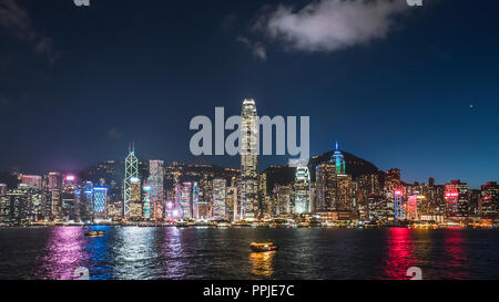 Hong Kong Victoria Harbour vista notturna Foto Stock