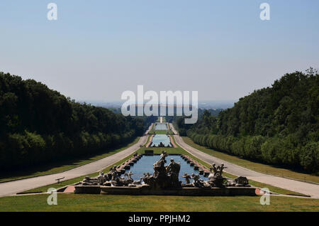 Il Palazzo Reale e i giardini a Caserta, Italia Foto Stock