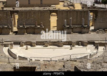 Arte romana. Spagna. Italica. Teatro. La sua costruzione iniziò sotto l'imperatore Augusto (I secolo A.C.-1st secolo D.C.). Orchestra, frons pulpiti e scaenae frons. Santiponce. Andalusia. Foto Stock