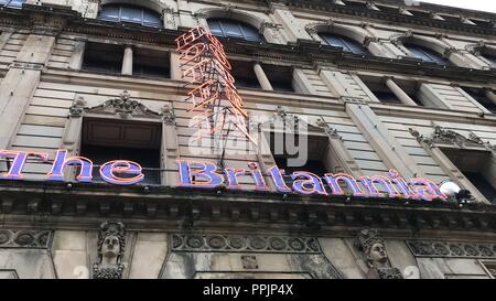 Una vista generale della Britannia Hotel nel centro della città di Manchester, dove due uomini sono stati trovati morti - una caduta dall'hotel, gli altri trovati in una stanza nello stesso hotel. Foto Stock