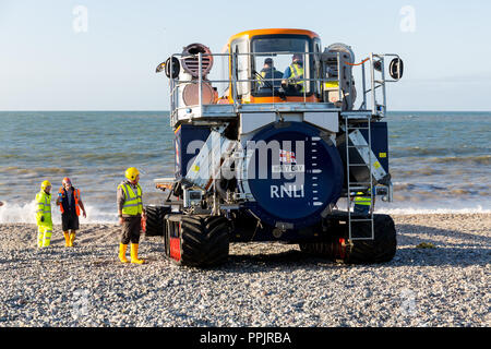 Llandudno Conwy County Borough Wales UK RNLI Avviare il trattore SC-T14 costruita da Clayton Engineering Foto Stock