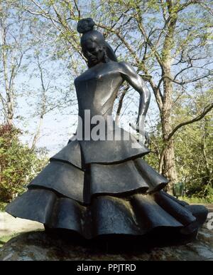 Carmen Amaya (Barcellona, 1918-Begur, 1963). Ballerino spagnolo di flamenco. Statua di Josep Ca-come i Ca-come (1905-2001), 1966. Joan Brossa giardini. Barcellona, in Catalogna, Spagna. Foto Stock