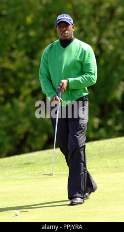 Allstar Golf, Celtic Manor di Newport, 2005. Calciatore e pundit Ian Wright . Foto Stock