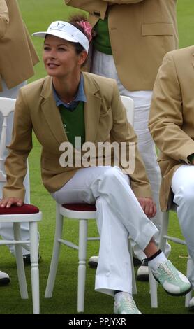 Sky One Allstar Cup presso il Celtic Manor Resort, Newport, oggi ( Sabato 27/8/05 ). Catherine Zeta Jones. Foto Stock