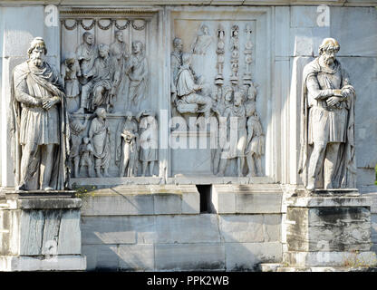 Arco di Costantino vicino al Foro Romano. Foto Stock