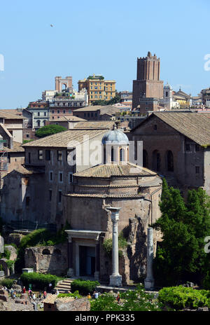 Tempio di Romolo al Foro Romano a Roma. Foto Stock