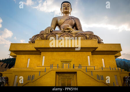 Vista della statua di Dordenma Big Buddha vicino a Thimpu nel regno himalayano del Bhutan Foto Stock