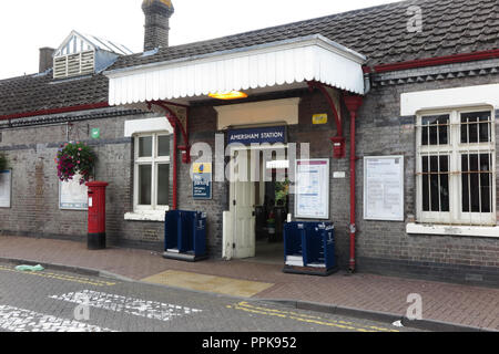 La stazione ferroviaria e la stazione della metropolitana, Amersham, Buckinghamshire Foto Stock