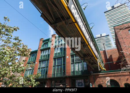 TORONTO, Canada - 18 settembre 2018: Distillery District (Ex Gooderham & mosto Distillery) - storico e intrattenimenti. Esso contiene num Foto Stock