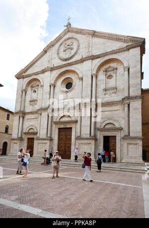 Duomo di Pienza esterno, Piazza Pio II, Pienza sito patrimonio mondiale dell'UNESCO, Toscana Italia Europa Foto Stock