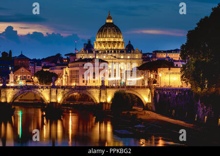 Basilica di San Pietro e Ponte Angelo Foto Stock