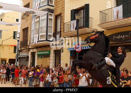 Cavalieri parte del Mare de Déu de Gràcia festival, Mahon/Mao, Menorca, isole Baleari, Spagna. Foto Stock