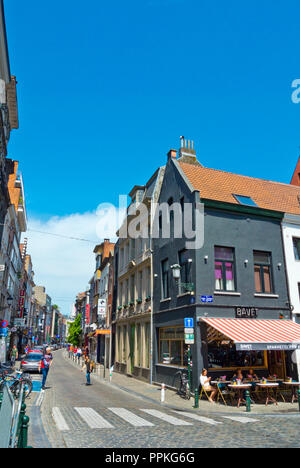 Rue de Flandre, a Place Sainte Catherine, Bruxelles, Belgio Foto Stock