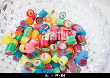 Caramelle fatte a mano in una scatola trasparente Foto Stock