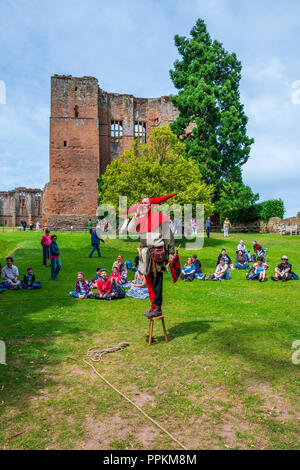 Grand giostra medievale. al Castello di Kenilworth, Warwickshire, West Midlands, England, Regno Unito, Europa Foto Stock