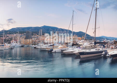 Serata sul lungomare di Monaco con n. di persone Foto Stock