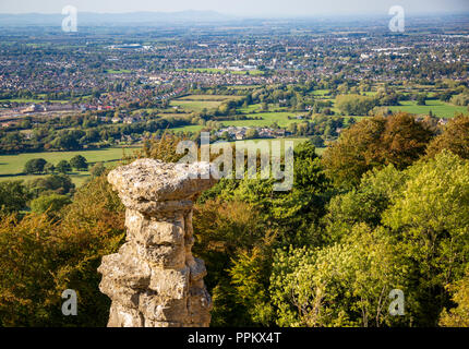 Il Diavolo a camino Leckhampton collina che guarda a Cheltenham, Inghilterra Foto Stock