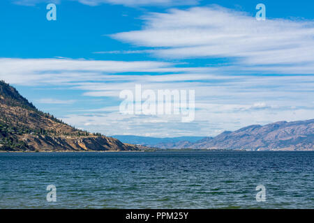 Vista panoramica del lago Okanagan sulla serata estiva Foto Stock