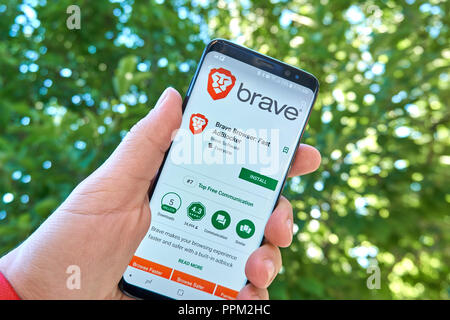 MONTREAL, Canada - 28 agosto 2018: Brave Browser, Adblocker veloce app Android sul Samsung s8 schermo. Foto Stock