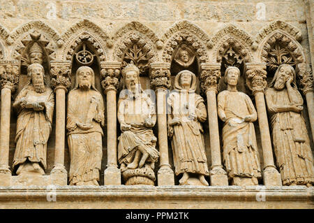 Sculture in gotico della Cattedrale di Ciudad Rodrigo risalente al XII secolo. Castiglia e Leon, Spagna Foto Stock