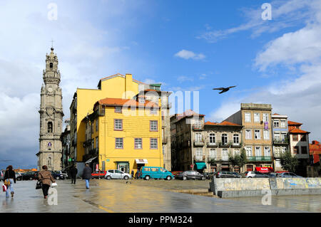 Clérigos Tower (Torre dos Clérigos). Oporto, Portogallo Foto Stock