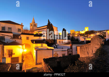 Óbidos, uno dei più pittoreschi borghi medievali in Portogallo, a partire dal XII secolo. Foto Stock